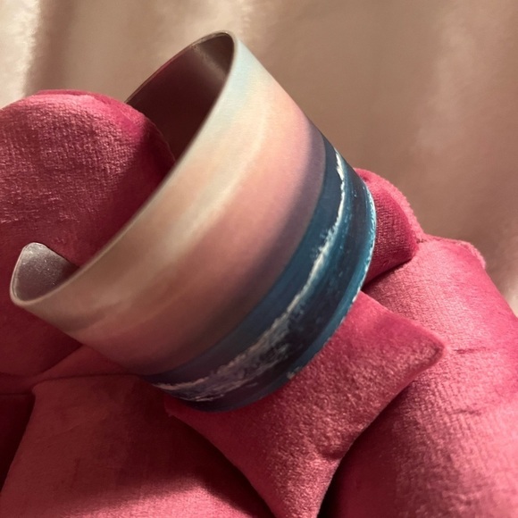 NWOT Metal cuff bracelet - Picture 3 of 5